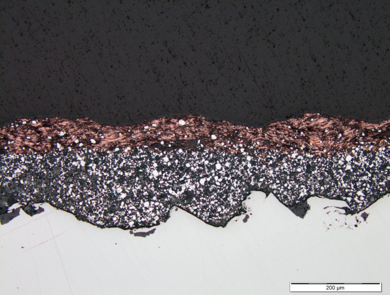 Uma película fina de cobre em pó foi aplicada no topo da primeira camada de revestimento de ZINGA®